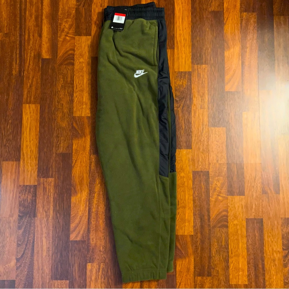 XL Nike lifestyle fleece sweatpants. NEW WITH TAGS!